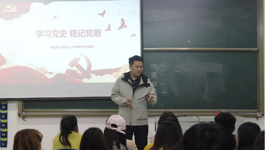 我系学生党支部书记杜祥涛发表讲话