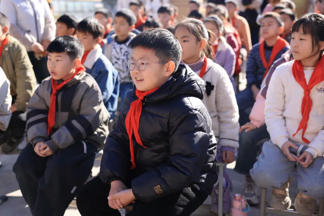 郑州城市职业学院师生走进良水寨小学支教