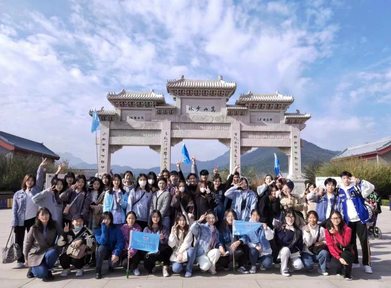 旅游管理专业学生到少林寺实地讲解