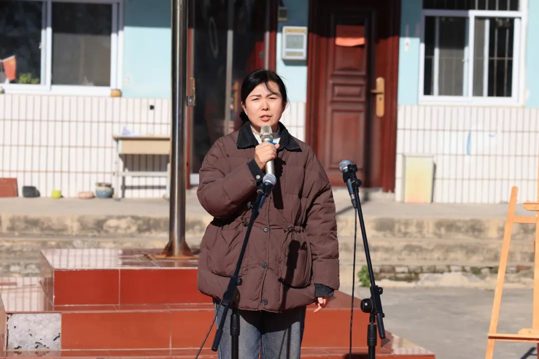 郑州城市职业学院师生走进良水寨小学支教