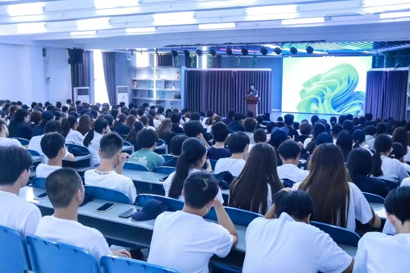 数字营销系举行开学第一课暨新生专业宣讲会