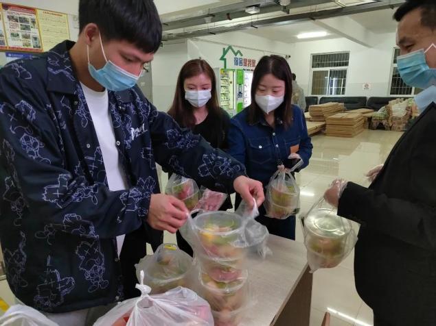 分水果大餐现场