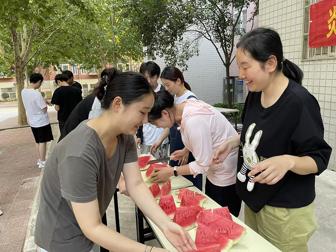 商学院辅导员老师慰问专升本学子