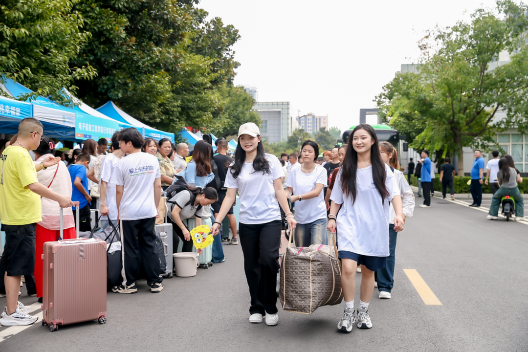 商学院2024级新生报到