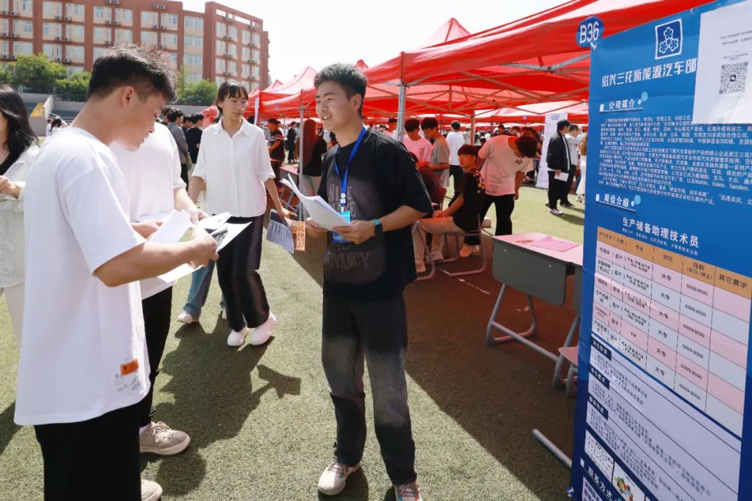 郑州城市职业学院这场双选会现场火爆