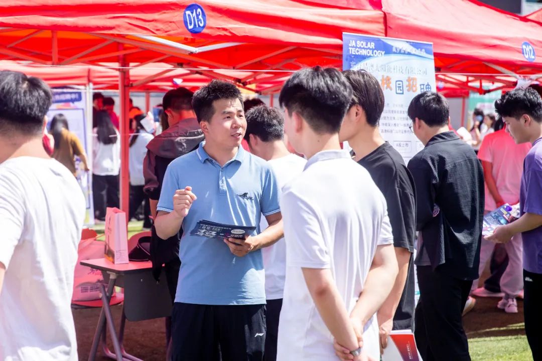 郑州城市职业学院这场双选会现场火爆