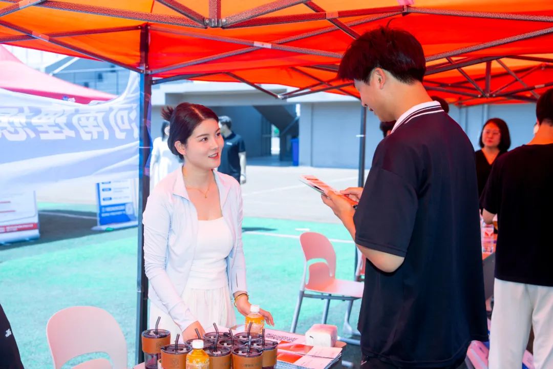 郑州城市职业学院这场双选会现场火爆