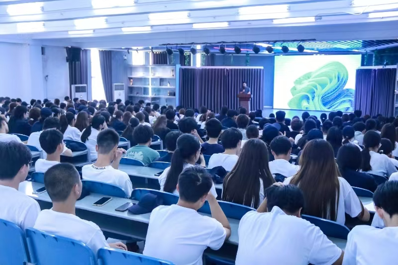 郑州城市职业学院数字营销系开展2024级新生专业见面会