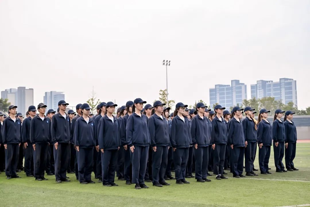 郑州城市职业学院圆满举行2024级新生军训总结表彰大会