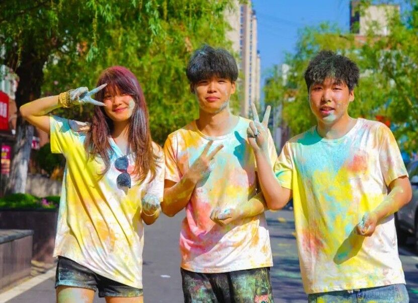 郑州城市职业学院第一届彩虹跑活动