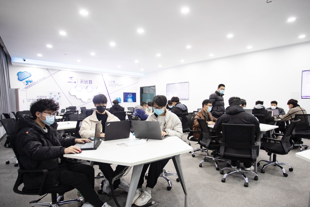 闻树豪:蓝桥班,高薪就业快人一步 闻树豪:蓝桥班,高薪就业快人一步