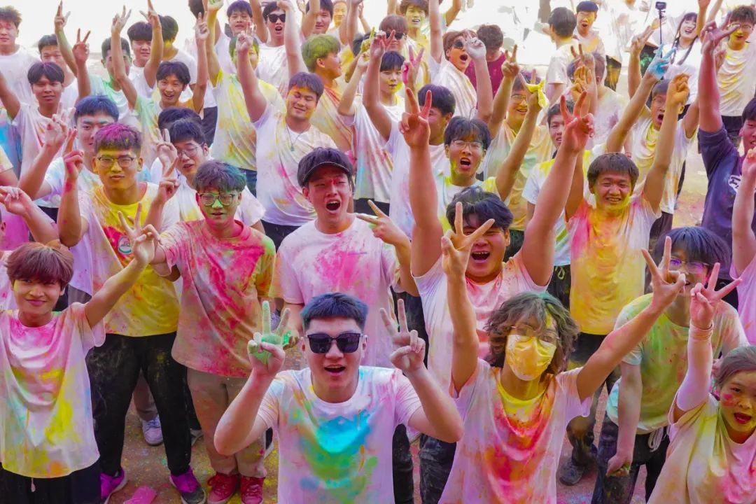 郑州城市职业学院第一届彩虹跑活动