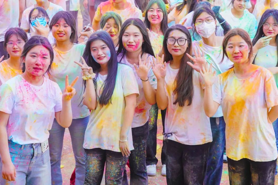 郑州城市职业学院第一届彩虹跑活动