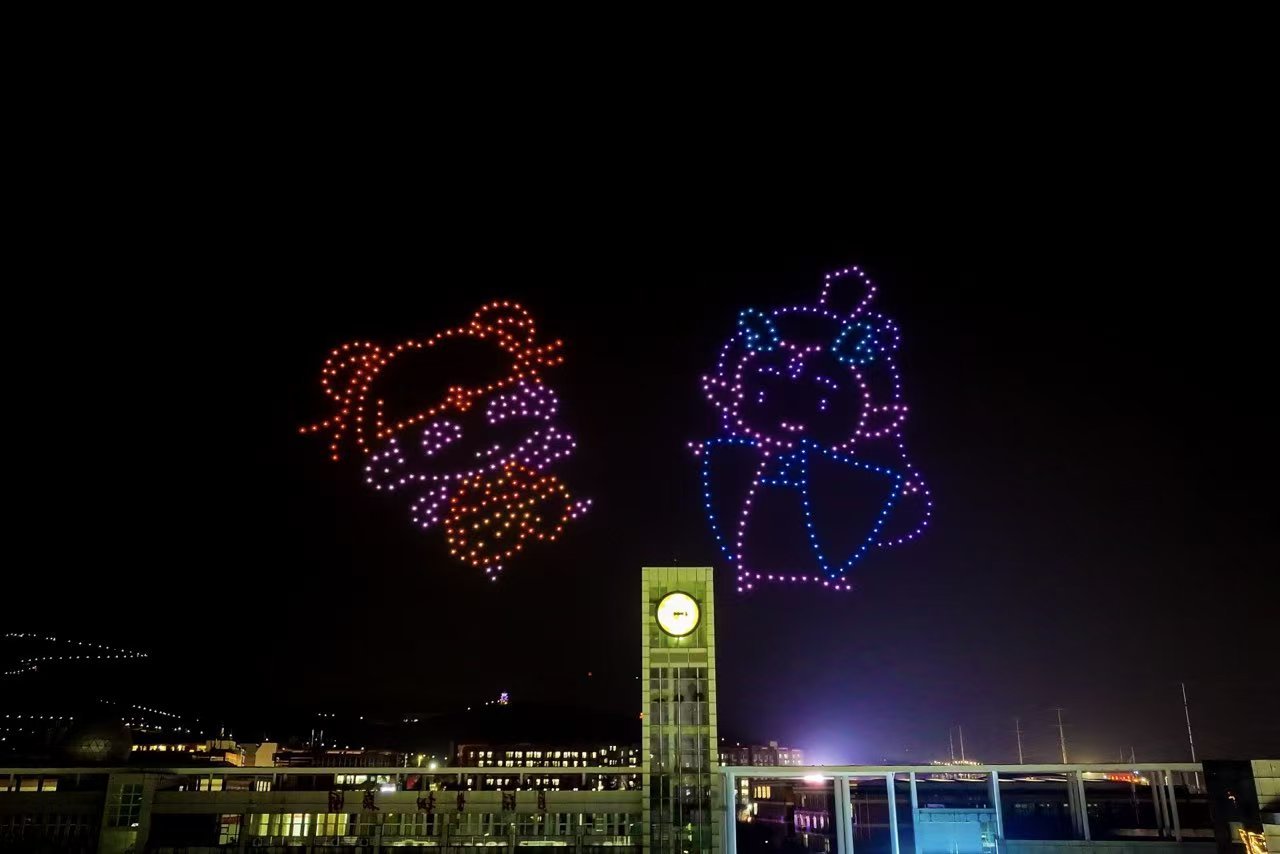 大型无人机表演在新密举行