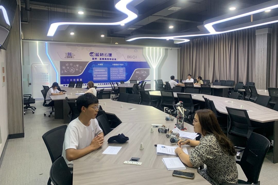 电子信息工程学院计算机系顺利举行英才班选拔面试