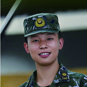 周鹏：用镜头和笔杆在军营立下“战功”！