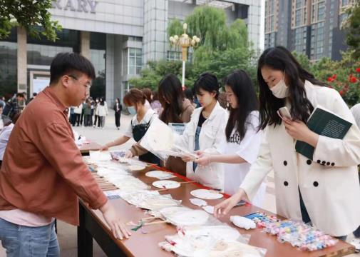 新密非遗文化走进郑州城市学院