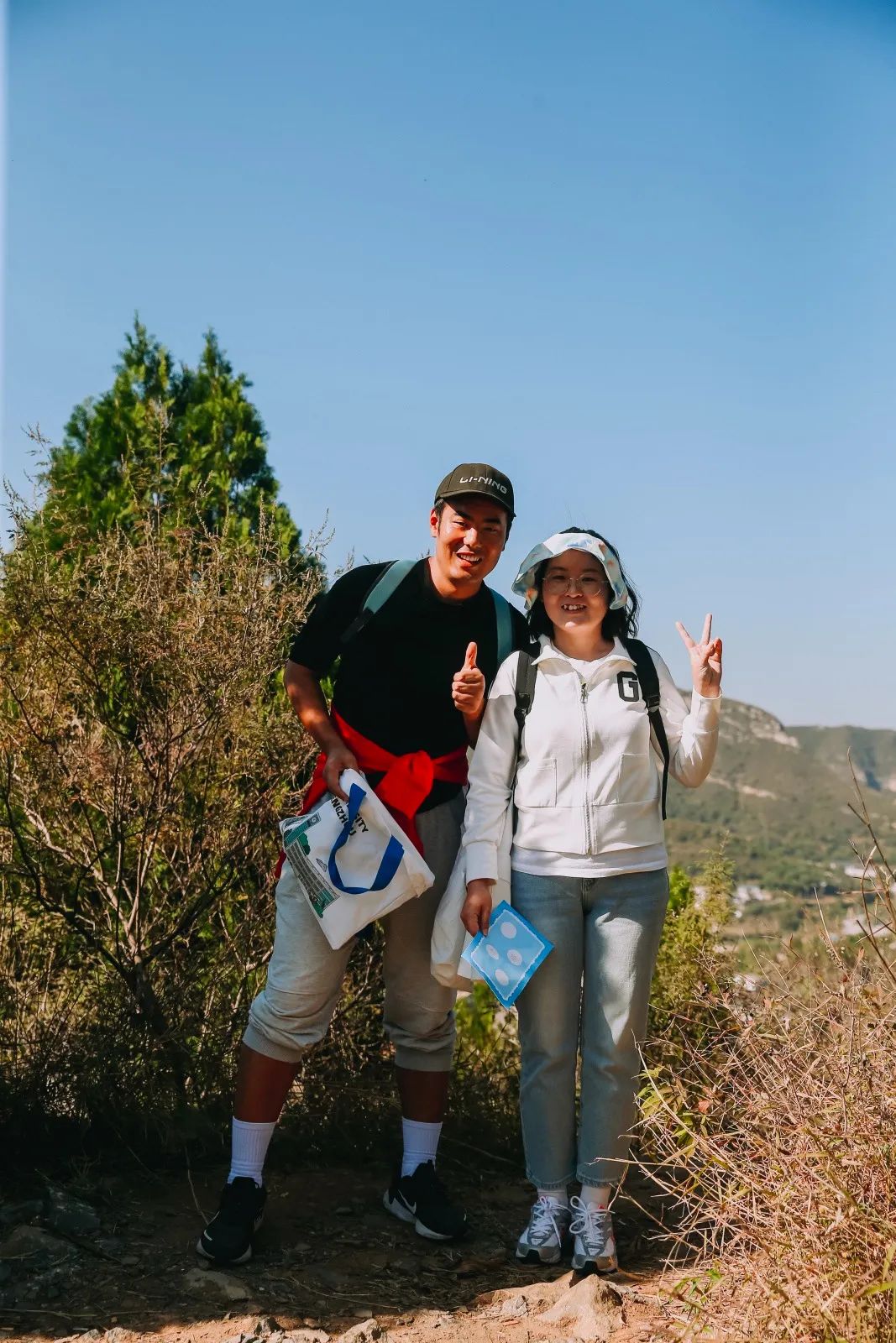 郑州城市职业学院圆满举办教职工登山活动