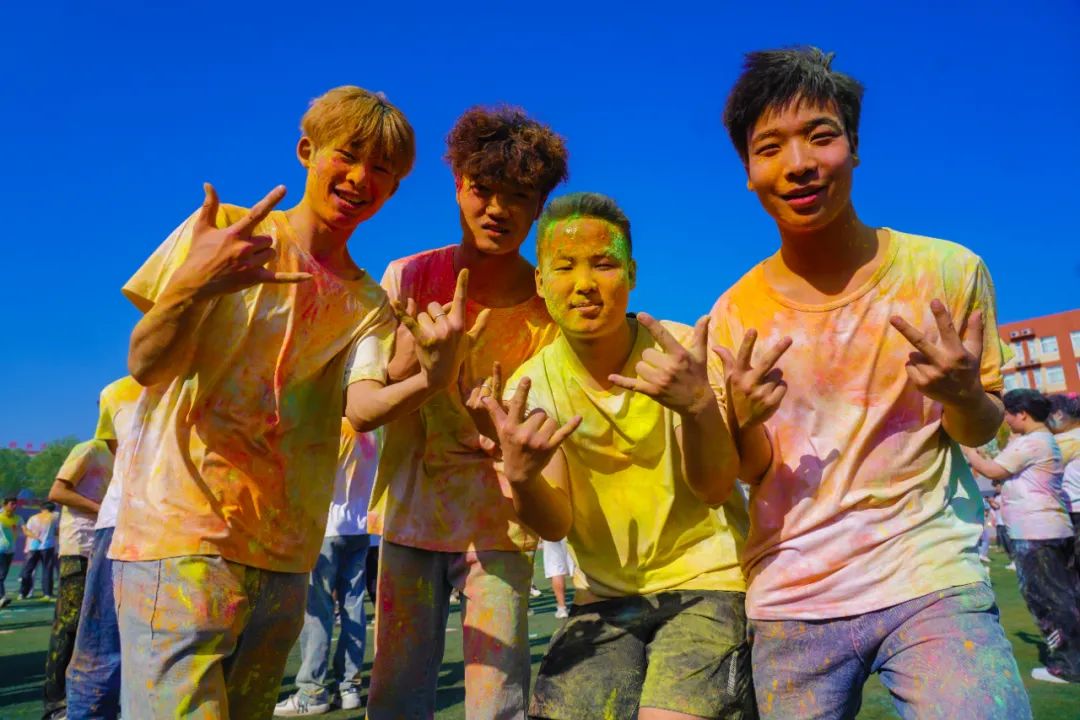 郑州城市职业学院第一届彩虹跑活动