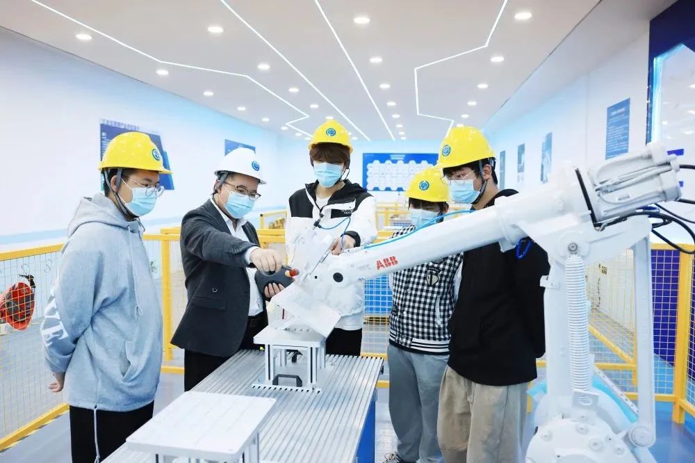 郑州城市职业学院成功拿下10个国家奖项！