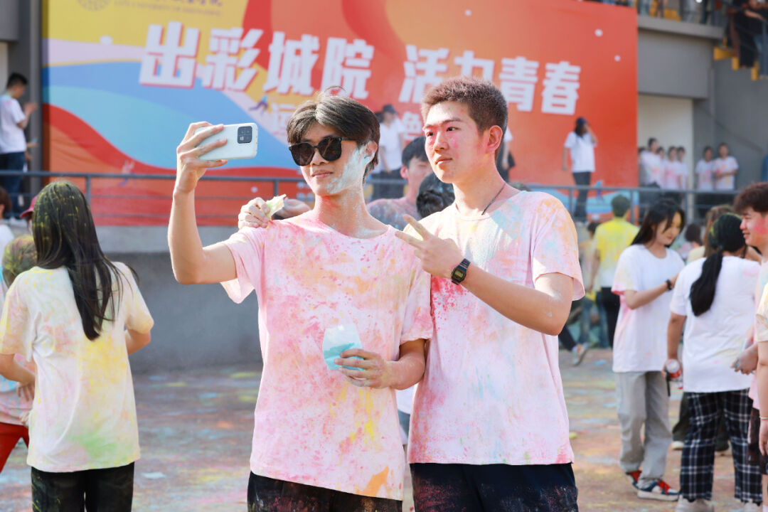 郑州城市职业学院第一届彩虹跑活动