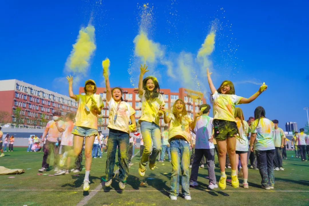 郑州城市职业学院第一届彩虹跑活动