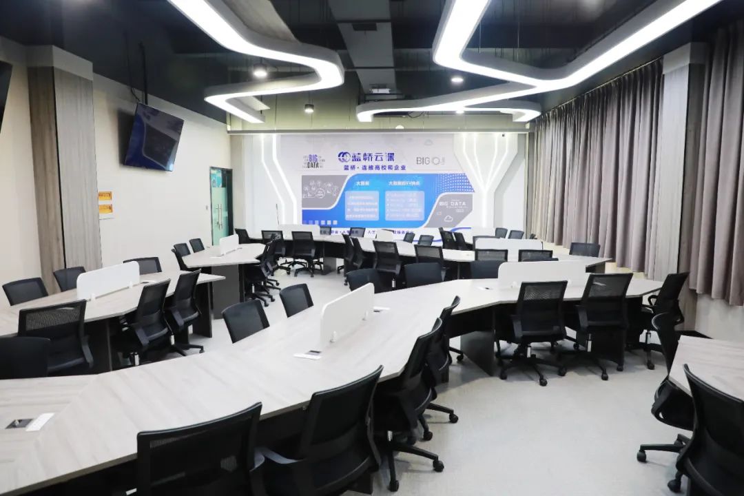 郑州城市职业学院成功拿下10个国家奖项！