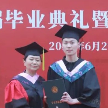 李竟玉：“纨绔少年”从专科生“逆袭”成研究生！