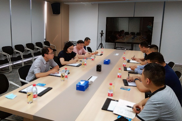 教师团队深入企业考察