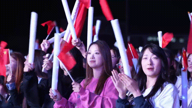 《起风了》原唱等音乐人在城院唱响校园音乐节！