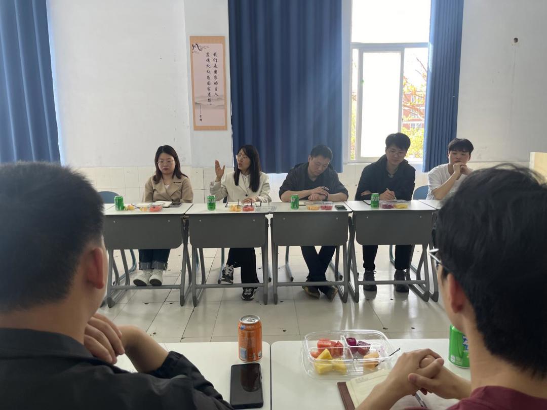 智能制造学院召开全院学生代表座谈会