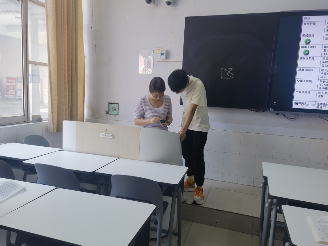 商学院教师帮扶学困生的温暖行动